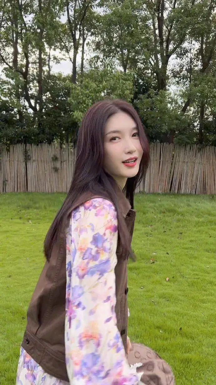 江疏影美图大秀白嫩长腿!她昔日经典角色太性感撩人 江疏影美图大秀白嫩长腿!她昔日经典角色太性感撩人