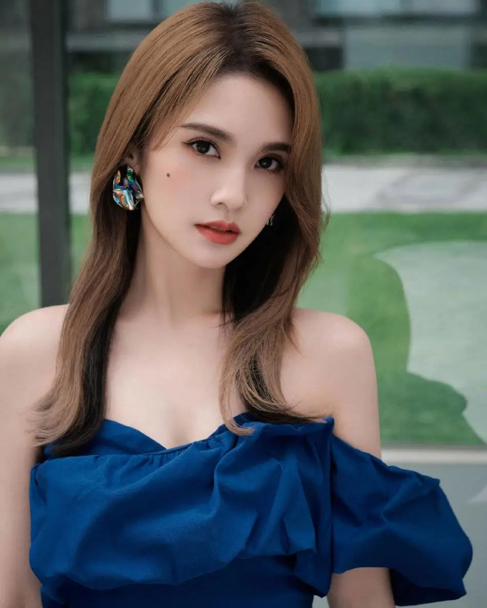 杨丞琳穿抹胸衣裤露出美背!蓝色抹胸衣裙气质满满 杨丞琳穿抹胸衣裤露出美背!蓝色抹胸衣裙气质满满