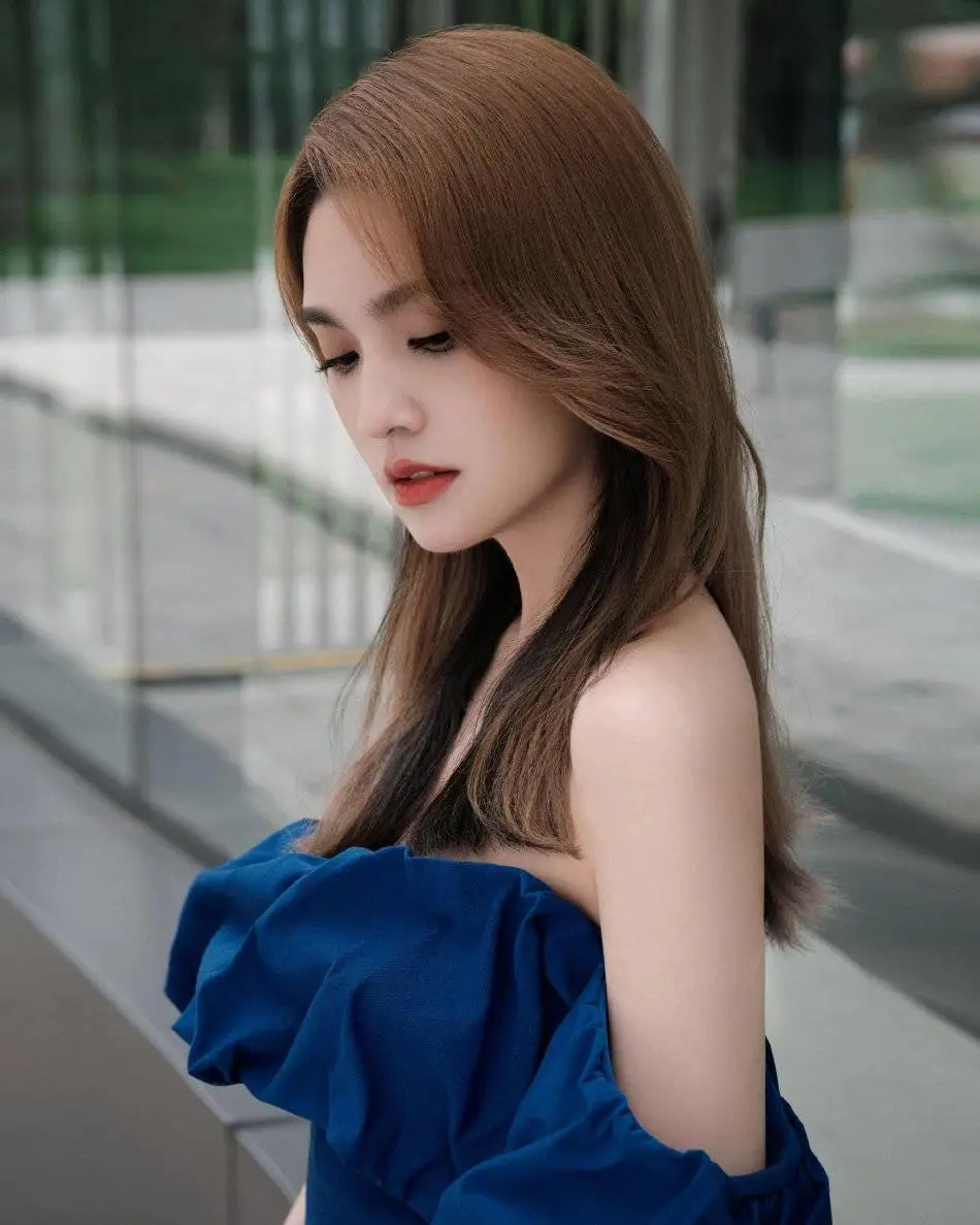 杨丞琳穿抹胸衣裤露出美背!蓝色抹胸衣裙气质满满 杨丞琳穿抹胸衣裤露出美背!蓝色抹胸衣裙气质满满