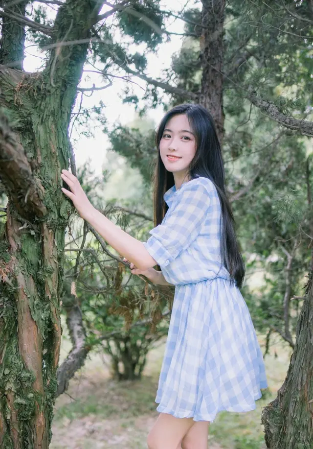 小清新治愈系美女黑长直发温柔动人图片 小清新治愈系美女黑长直发温柔动人图片