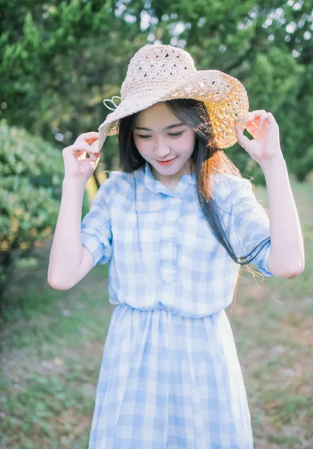 小清新治愈系美女黑长直发温柔动人图片 小清新治愈系美女黑长直发温柔动人图片