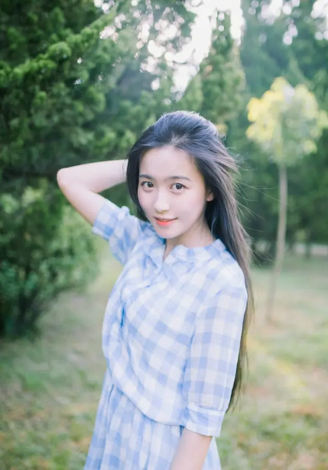 小清新治愈系美女黑长直发温柔动人图片 小清新治愈系美女黑长直发温柔动人图片