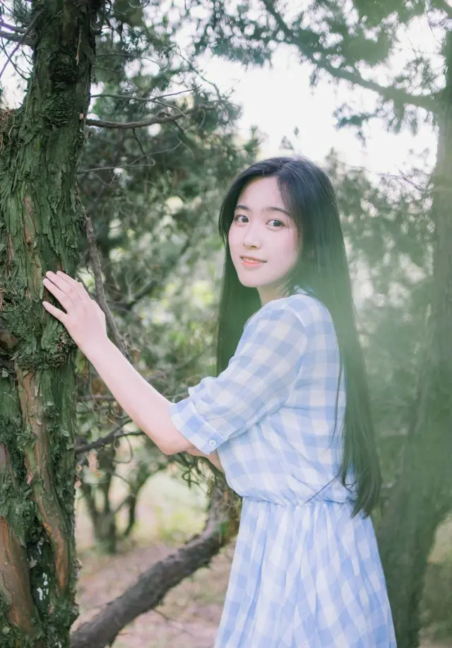小清新治愈系美女黑长直发温柔动人图片 小清新治愈系美女黑长直发温柔动人图片