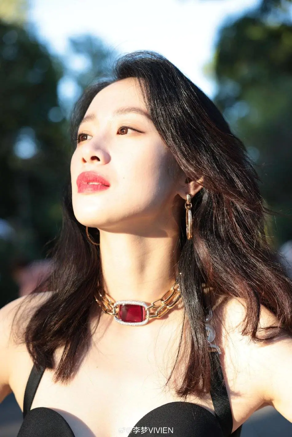 李梦威尼斯靓丽写真露事业线!肤白貌美风情万种性感撩人 李梦威尼斯靓丽写真露事业线!肤白貌美风情万种性感撩人
