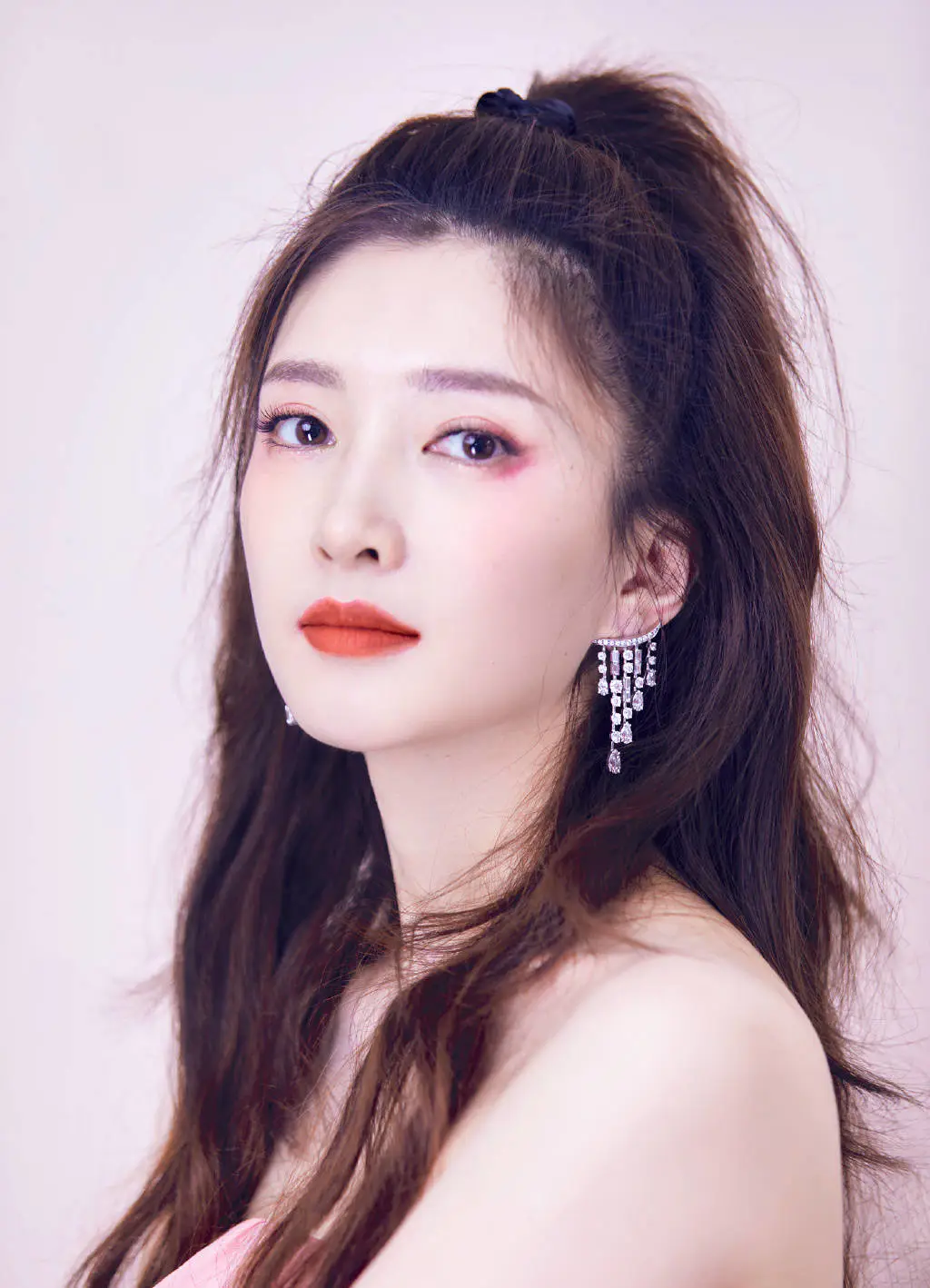 江疏影写真露出事业线!她肤白貌美大长腿性感撩人 江疏影写真露出事业线!她肤白貌美大长腿性感撩人