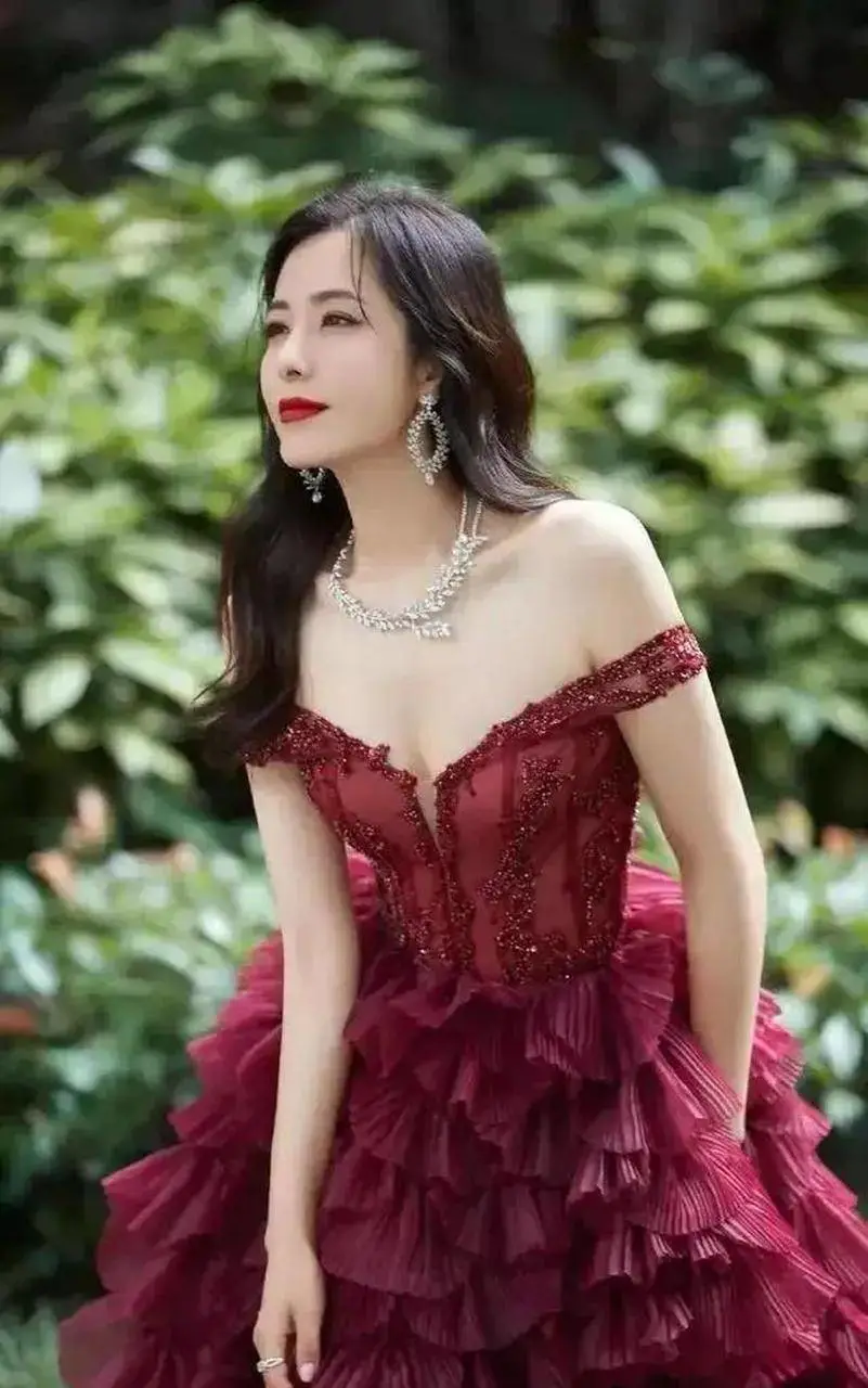 曾黎黑色性感写真,国色天香性感迷人 曾黎黑色性感写真,国色天香性感迷人