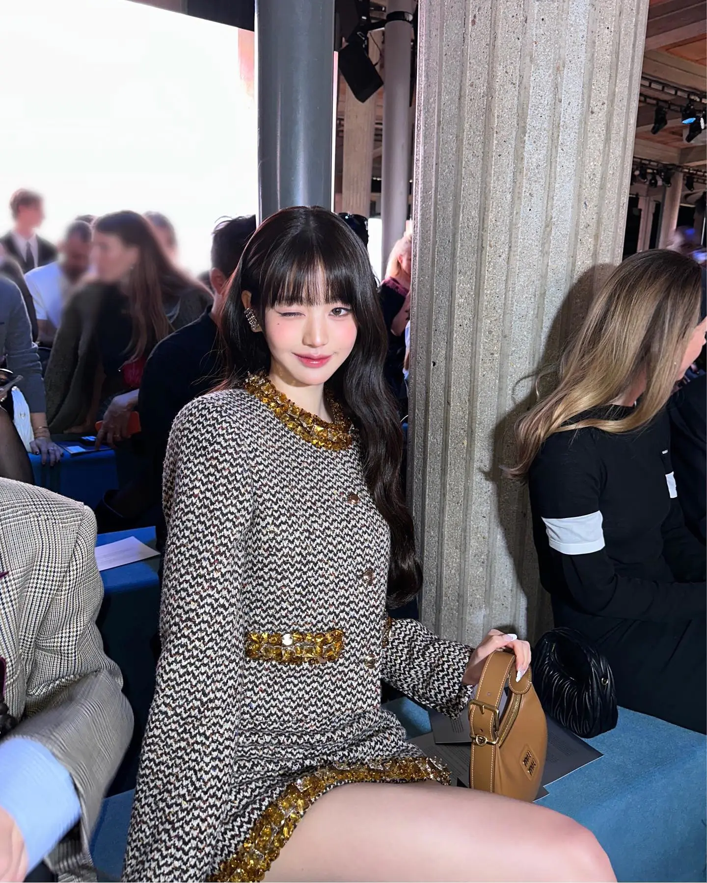 润娥、Momo和张员瑛,各代女团代表齐聚Miu Miu 2024春夏秀场 润娥、Momo和张员瑛,各代女团代表齐聚Miu Miu 2024春夏秀场