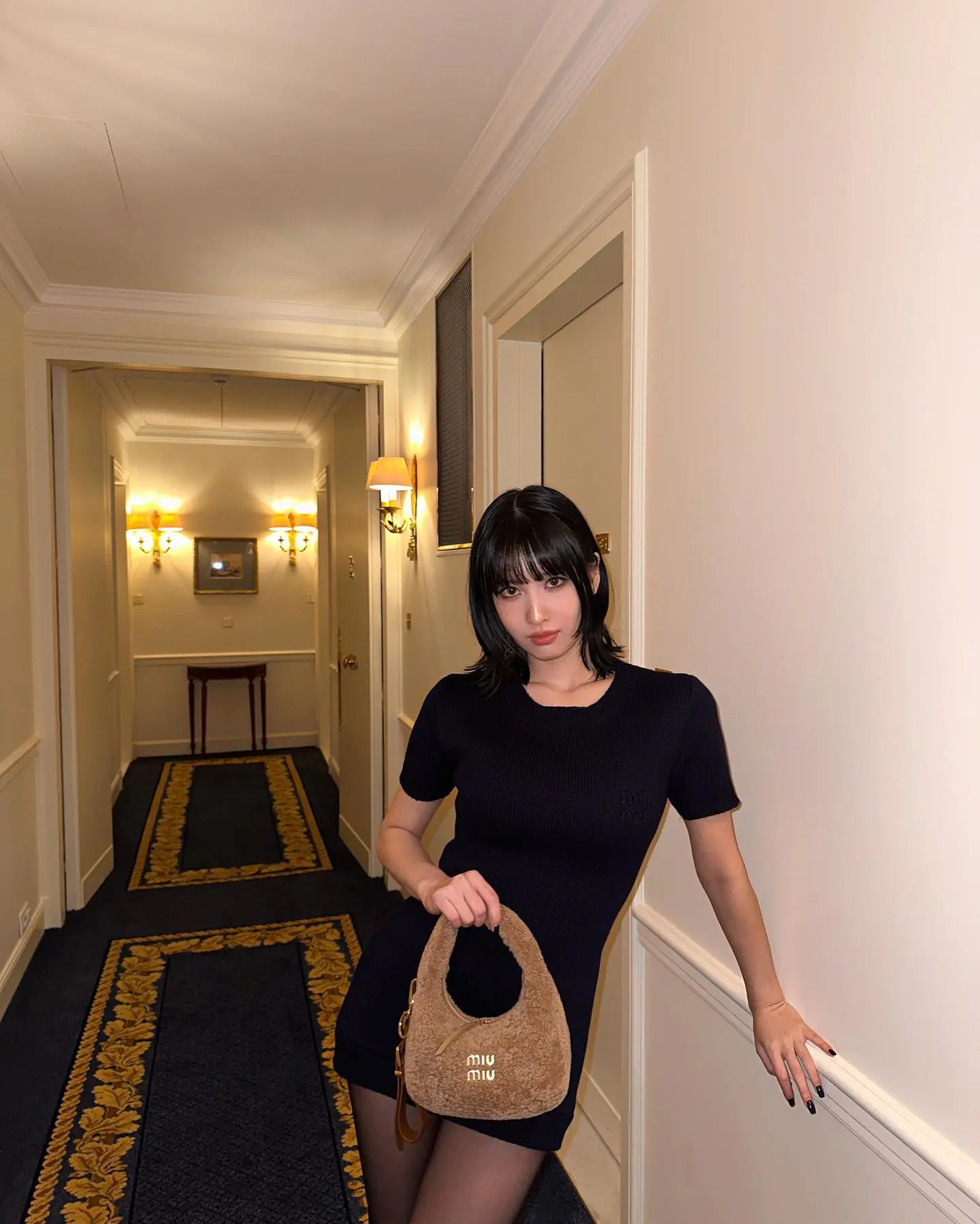 润娥、Momo和张员瑛,各代女团代表齐聚Miu Miu 2024春夏秀场 润娥、Momo和张员瑛,各代女团代表齐聚Miu Miu 2024春夏秀场