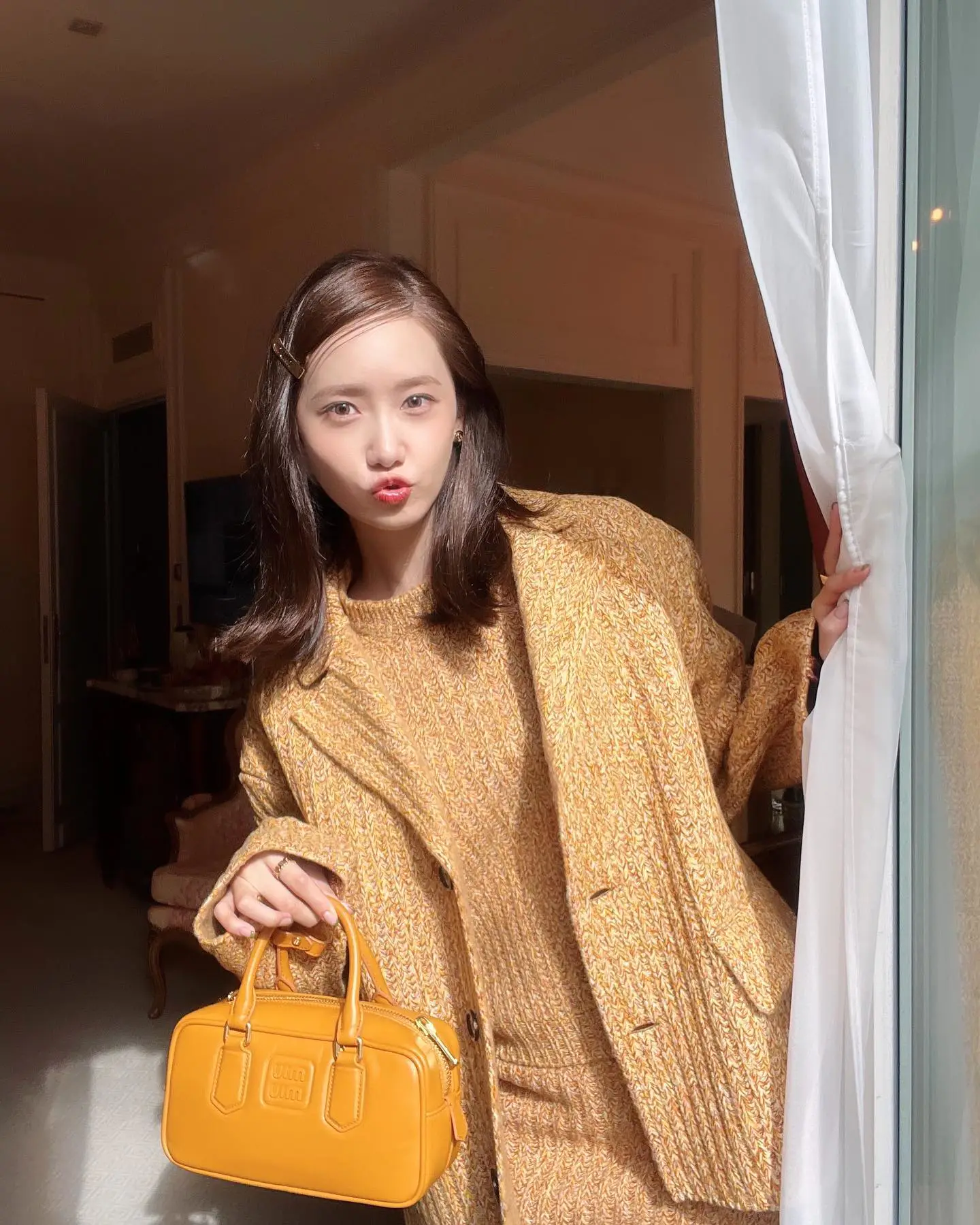 润娥、Momo和张员瑛,各代女团代表齐聚Miu Miu 2024春夏秀场 润娥、Momo和张员瑛,各代女团代表齐聚Miu Miu 2024春夏秀场