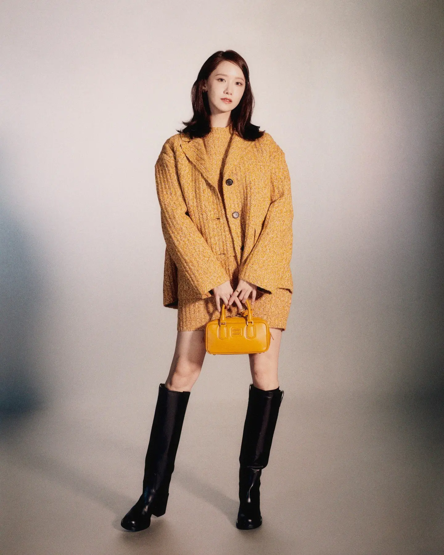 润娥、Momo和张员瑛,各代女团代表齐聚Miu Miu 2024春夏秀场 润娥、Momo和张员瑛,各代女团代表齐聚Miu Miu 2024春夏秀场