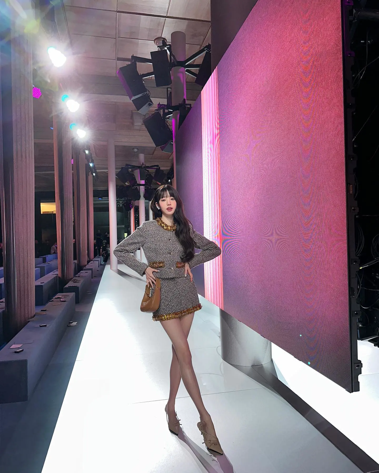 润娥、Momo和张员瑛,各代女团代表齐聚Miu Miu 2024春夏秀场 润娥、Momo和张员瑛,各代女团代表齐聚Miu Miu 2024春夏秀场