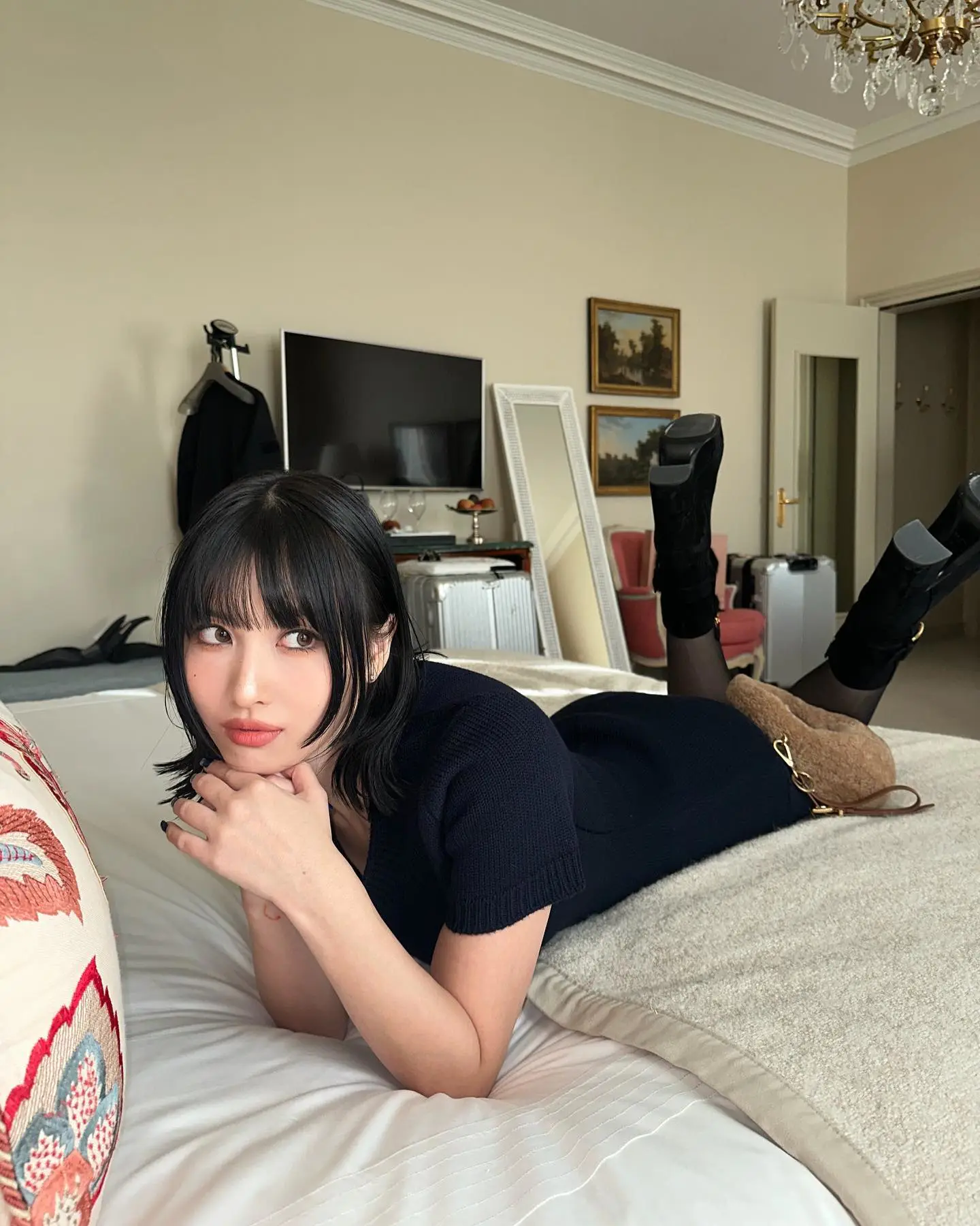 润娥、Momo和张员瑛,各代女团代表齐聚Miu Miu 2024春夏秀场 润娥、Momo和张员瑛,各代女团代表齐聚Miu Miu 2024春夏秀场