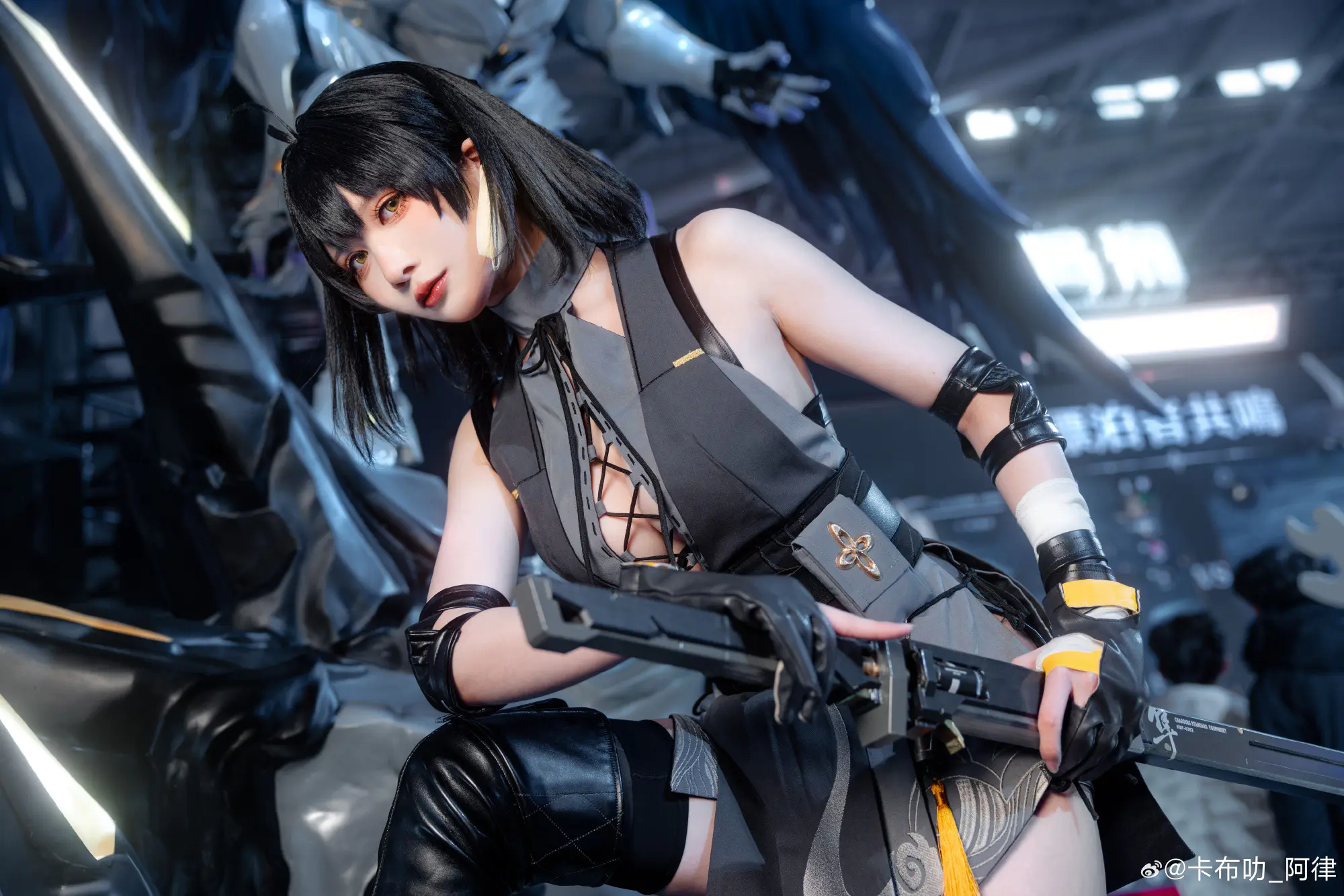 COSPLAY 这次担任的是女漂泊者(ง •̀_•́)ง 鸣潮 安可 @可以吃的小奶糖 COSPLAY 这次担任的是女漂泊者(ง •̀_•́)ง 鸣潮 安可 @可以吃的小奶糖