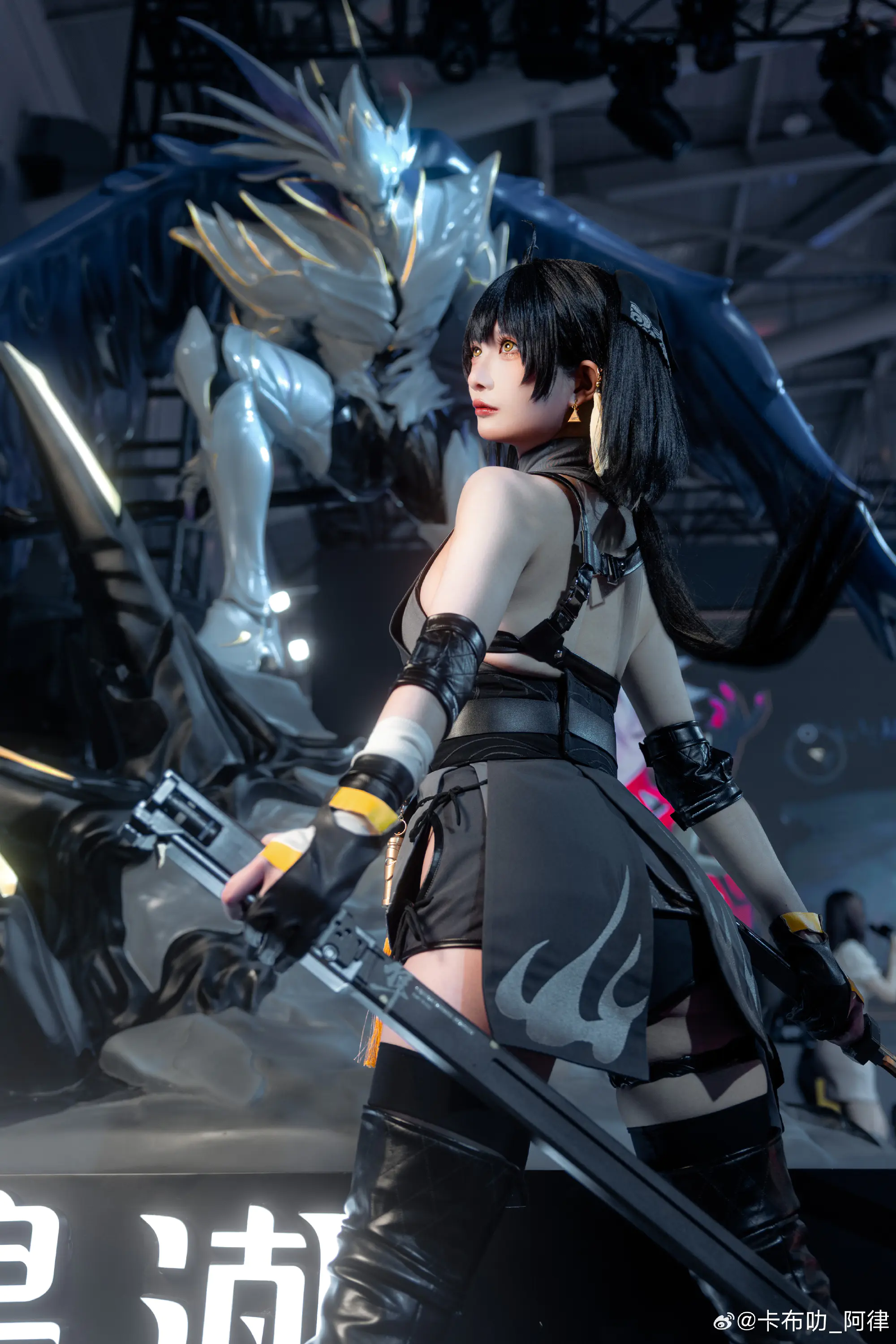 COSPLAY 这次担任的是女漂泊者(ง •̀_•́)ง 鸣潮 安可 @可以吃的小奶糖 COSPLAY 这次担任的是女漂泊者(ง •̀_•́)ง 鸣潮 安可 @可以吃的小奶糖
