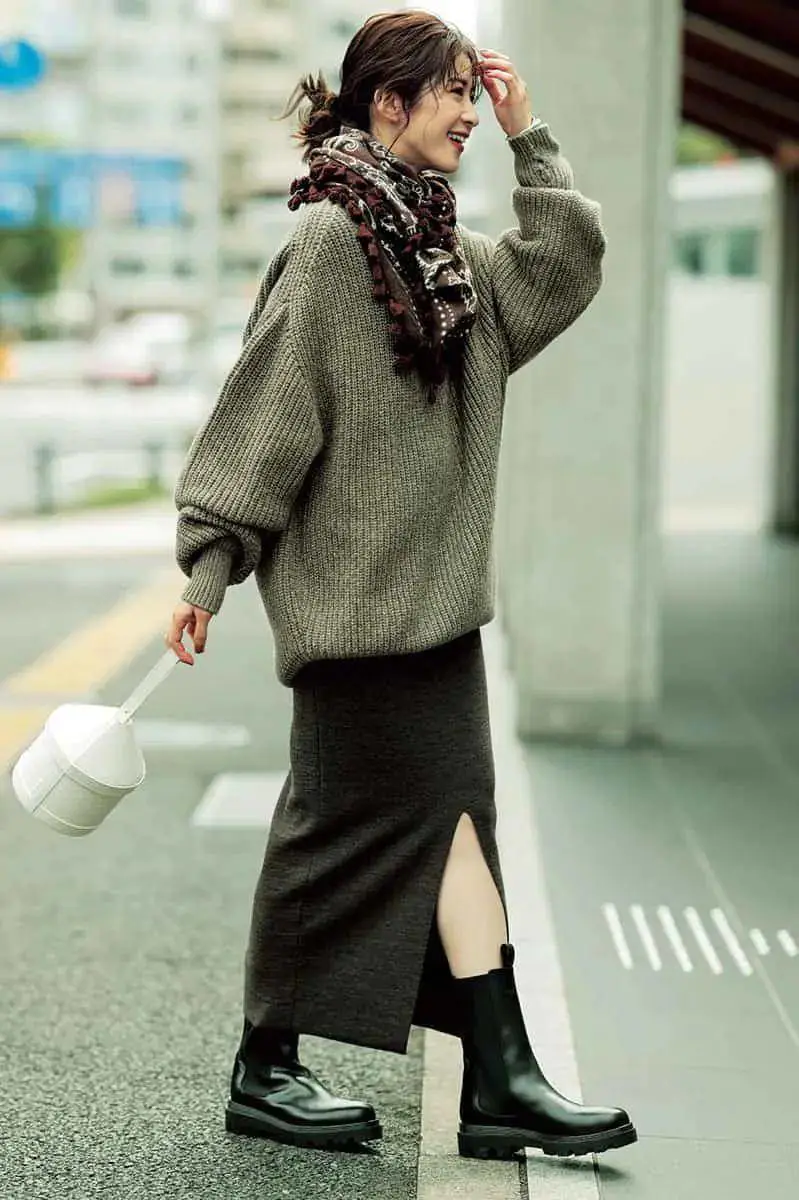 新春时髦穿搭,满街达人都爱穿“毛衣+裙子”,保暖舒适又洋气 新春时髦穿搭,满街达人都爱穿“毛衣+裙子”,保暖舒适又洋气