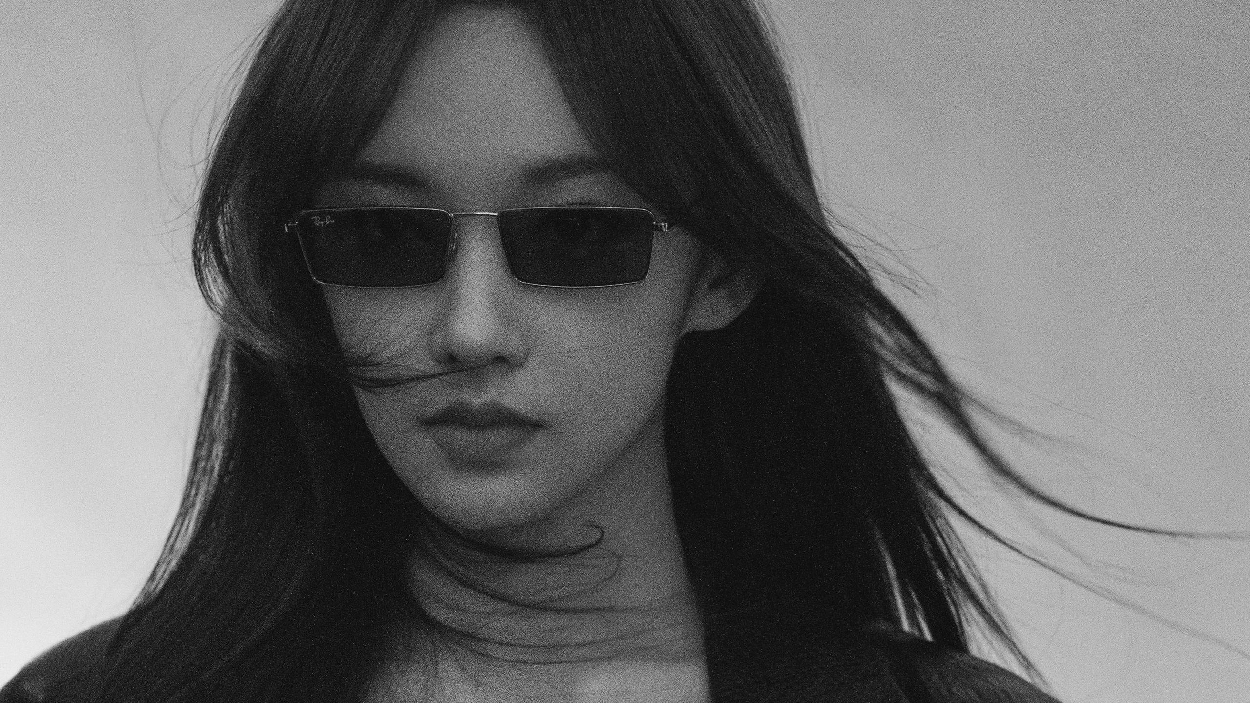 戴眼镜的程潇泰裤辣，美女程潇戴各式不同眼镜美拍写真合集桌面壁纸