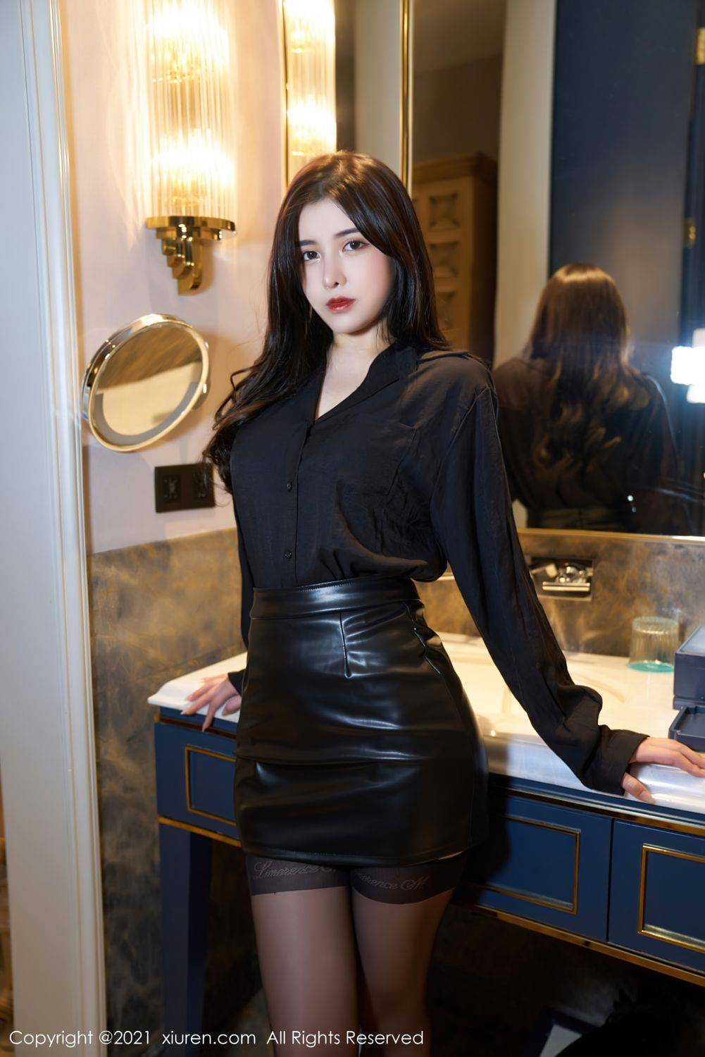 超级大美女韩静安酷黑衬衫皮裙穿搭优雅气质私房写真显完美身段图片-达人圈原创摄影
