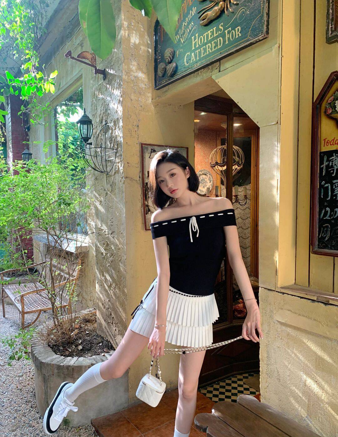 气质短发美女流苏白裙穿搭街拍写真美照-达人圈原创摄影
