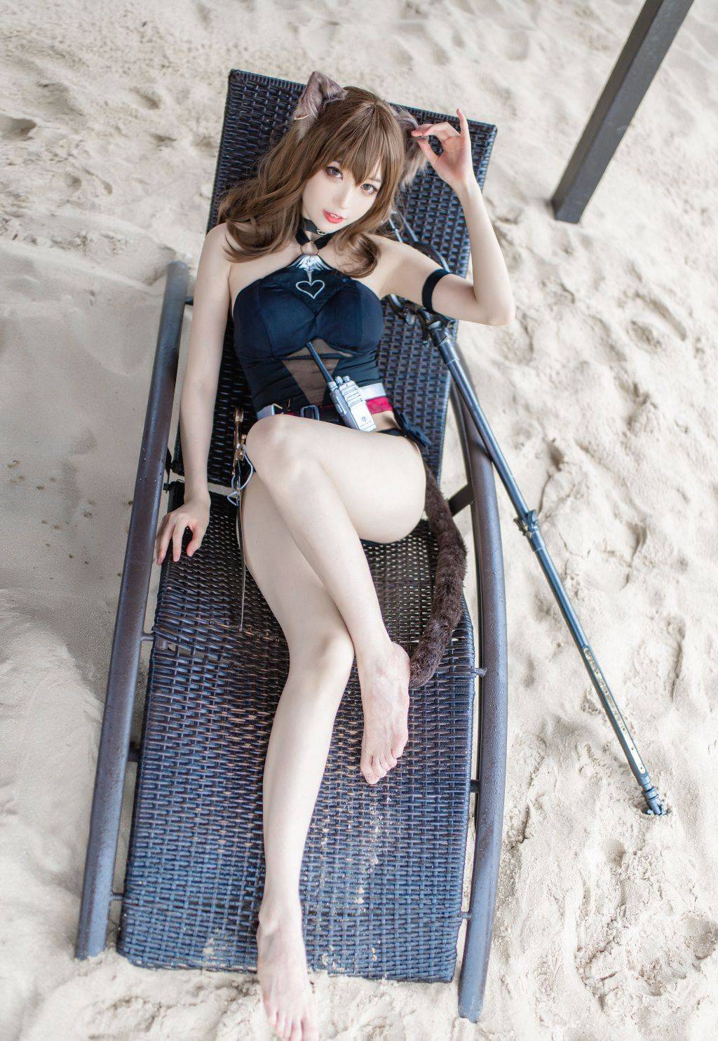 海边沙滩性感网络美女cos明日方舟天火泳装撩人写真图片-达人圈原创摄影