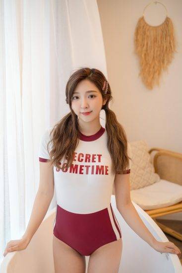 身材好，颜值高，紧身比基尼双马尾少女甜美迷人户外写真