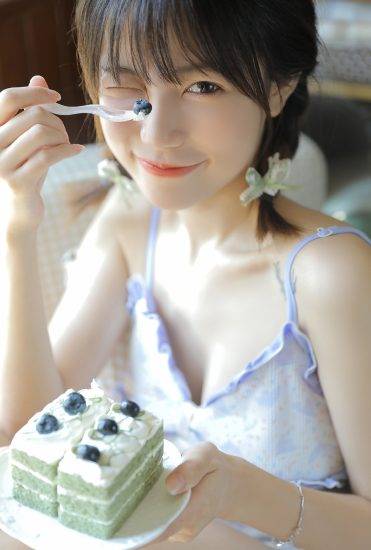 这腿真白，这皮肤真好啊！粉嫩双麻花辫短裤美女性感写真-达人圈原创摄影