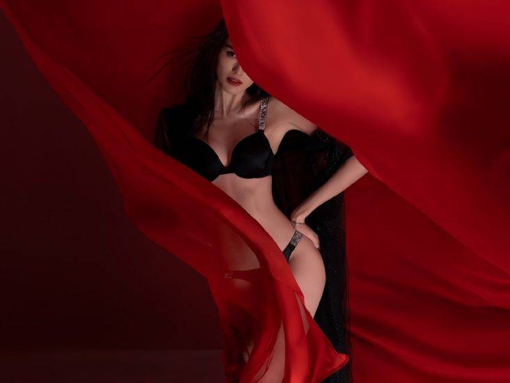 何穗性感内衣代言写真大片，或红或黑演绎不同内衣女人魅力-达人圈原创摄影