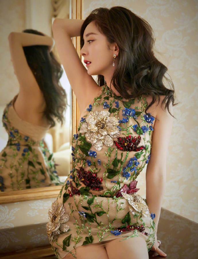 杨幂的腿有多美?看的令人无法呼吸,喘不过气来 杨幂的腿有多美?看的令人无法呼吸,喘不过气来