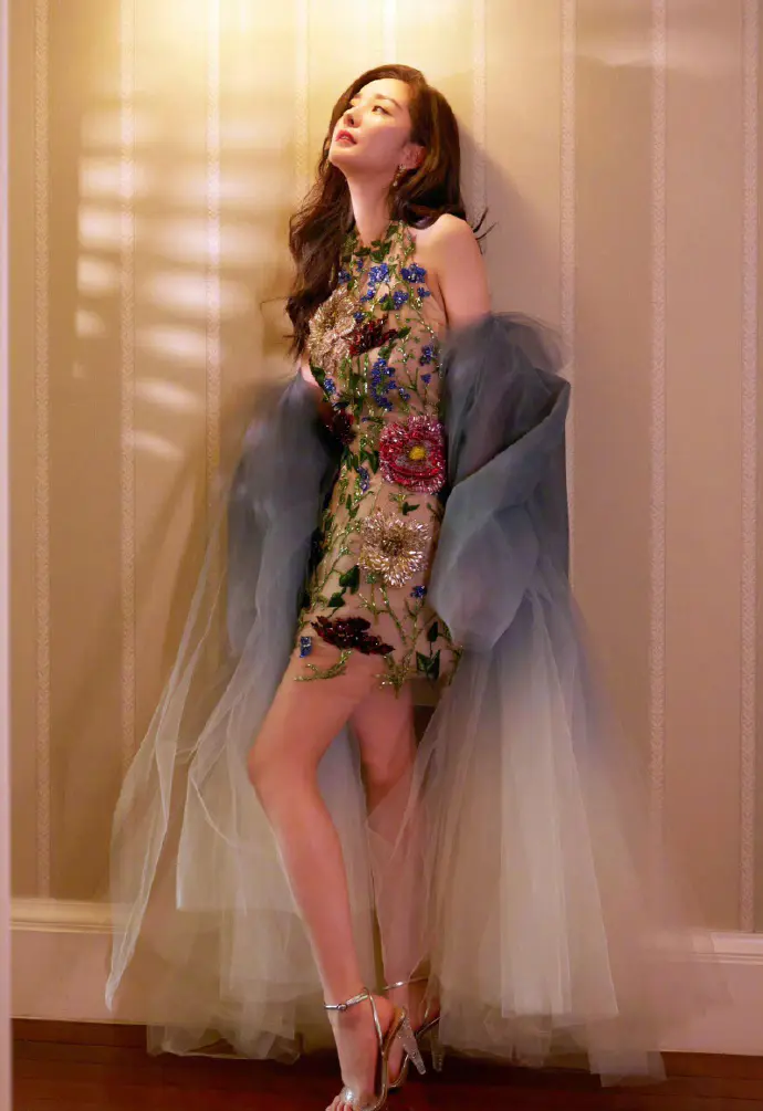 杨幂的腿有多美?看的令人无法呼吸,喘不过气来 杨幂的腿有多美?看的令人无法呼吸,喘不过气来
