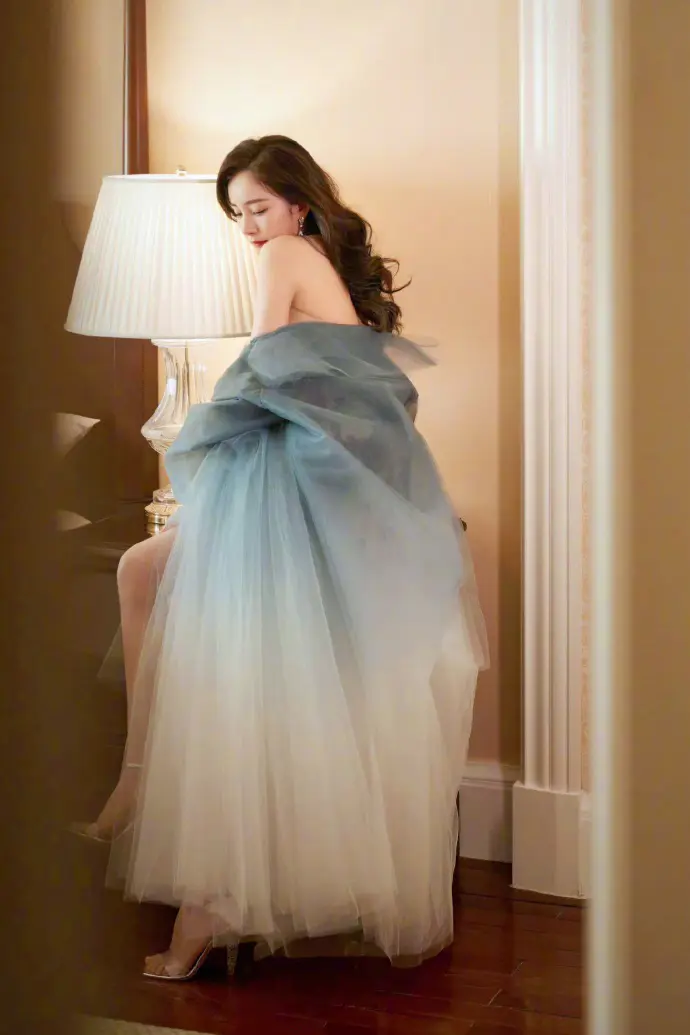 杨幂的腿有多美?看的令人无法呼吸,喘不过气来 杨幂的腿有多美?看的令人无法呼吸,喘不过气来