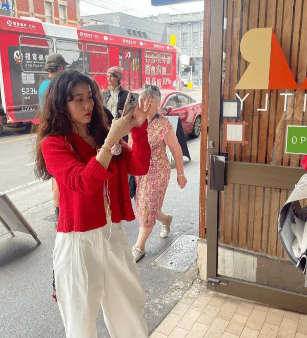 松弛感穿搭教科书:时尚博主Parkchoeunnn如何用简约打造不凡时尚态度 松弛感穿搭教科书:时尚博主Parkchoeunnn如何用简约打造不凡时尚态度