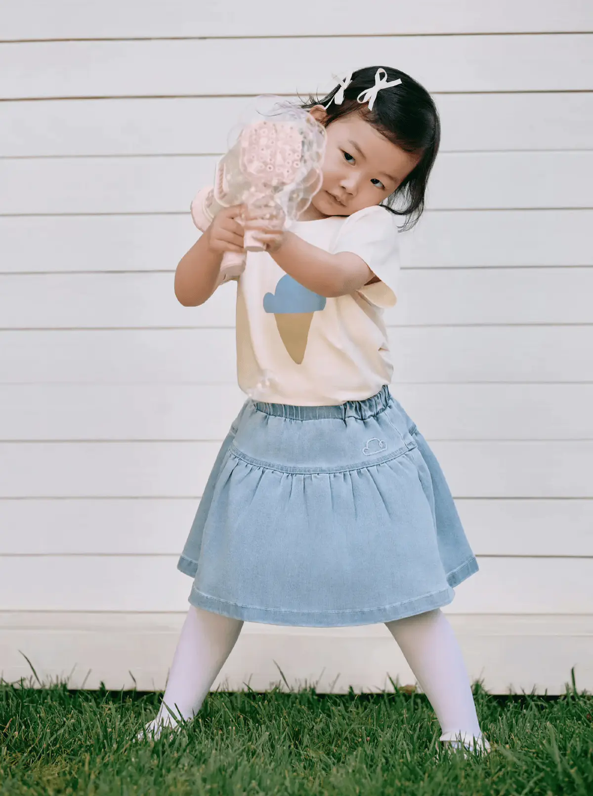 朱珠和女儿拍写真,40岁风韵犹存,女儿遗传妈妈梨涡是个美人 朱珠和女儿拍写真,40岁风韵犹存,女儿遗传妈妈梨涡是个美人