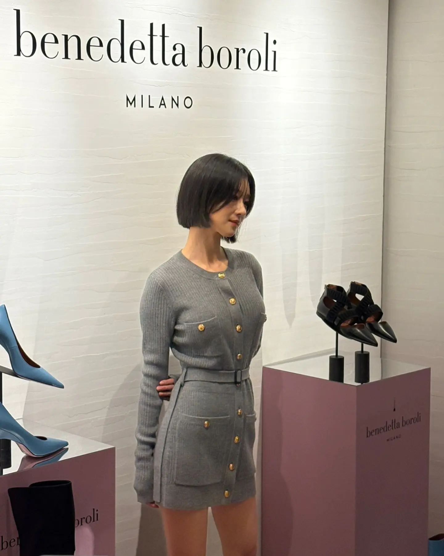 徐睿知剪短发回归,穿搭知性又惬意,清冷气质没话说 徐睿知剪短发回归,穿搭知性又惬意,清冷气质没话说