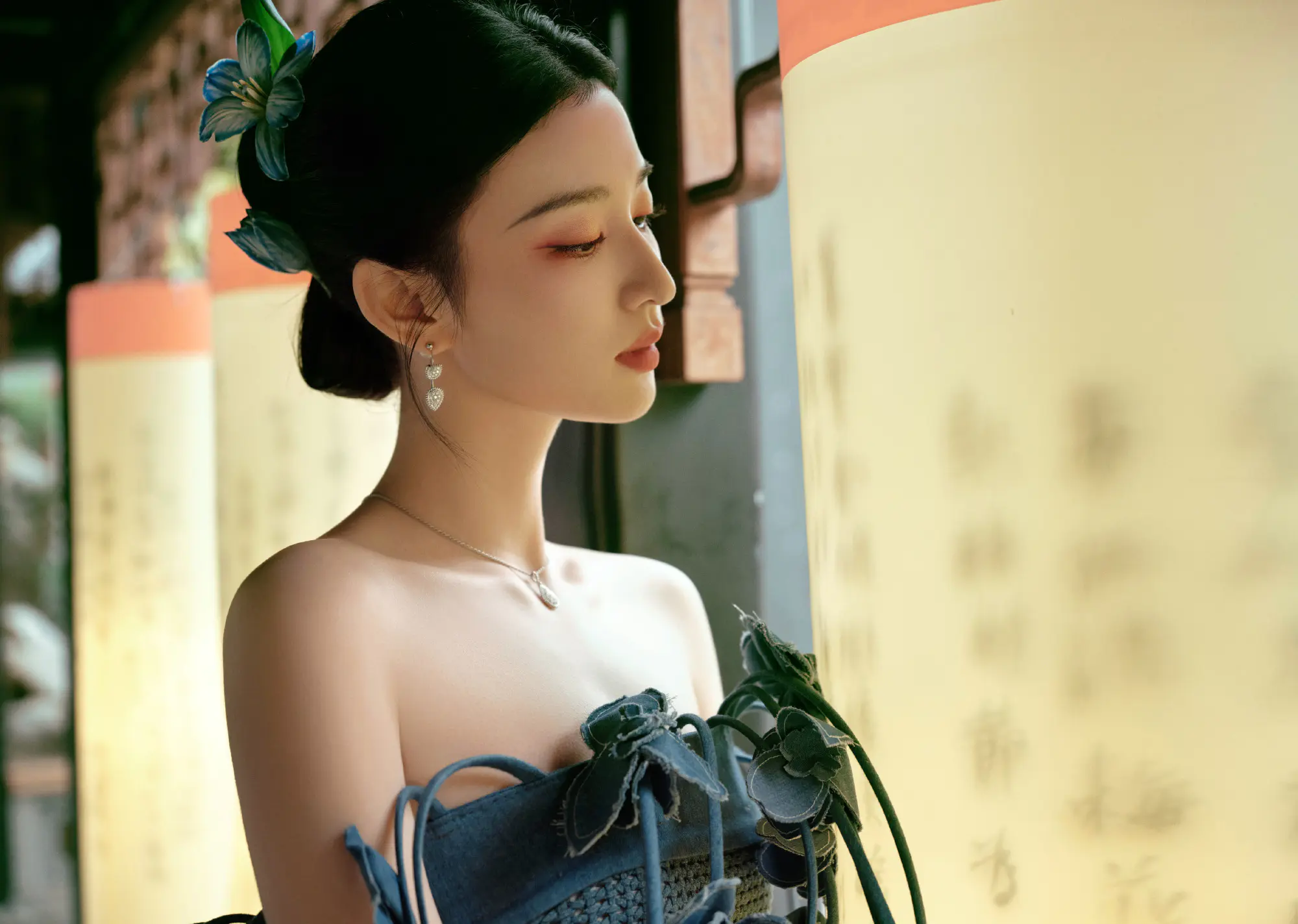 王楚然性感个性抹胸藤蔓针织连衣长裙漫步古风园林优雅写真图片 王楚然性感个性抹胸藤蔓针织连衣长裙漫步古风园林优雅写真图片