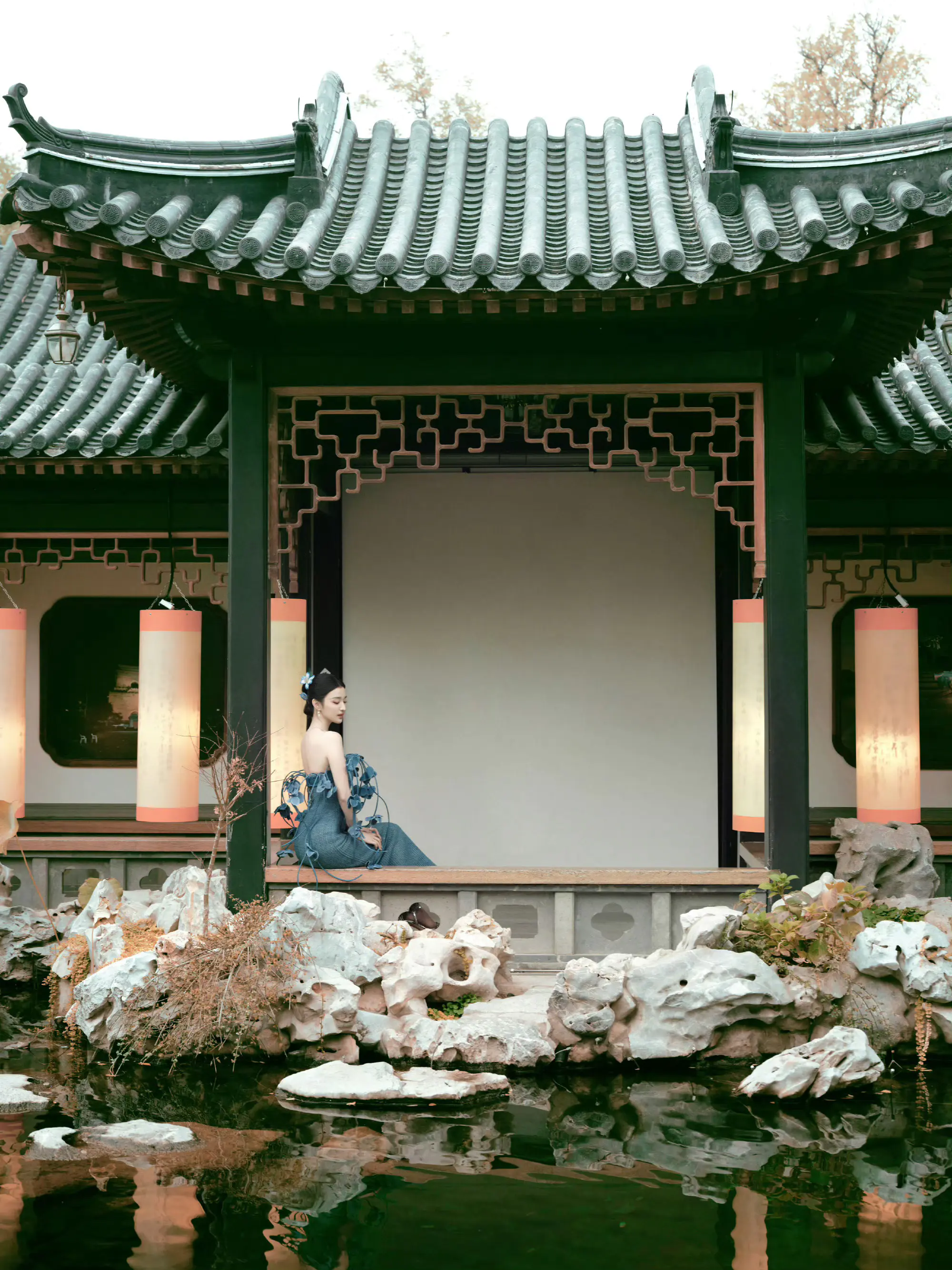 王楚然性感个性抹胸藤蔓针织连衣长裙漫步古风园林优雅写真图片 王楚然性感个性抹胸藤蔓针织连衣长裙漫步古风园林优雅写真图片