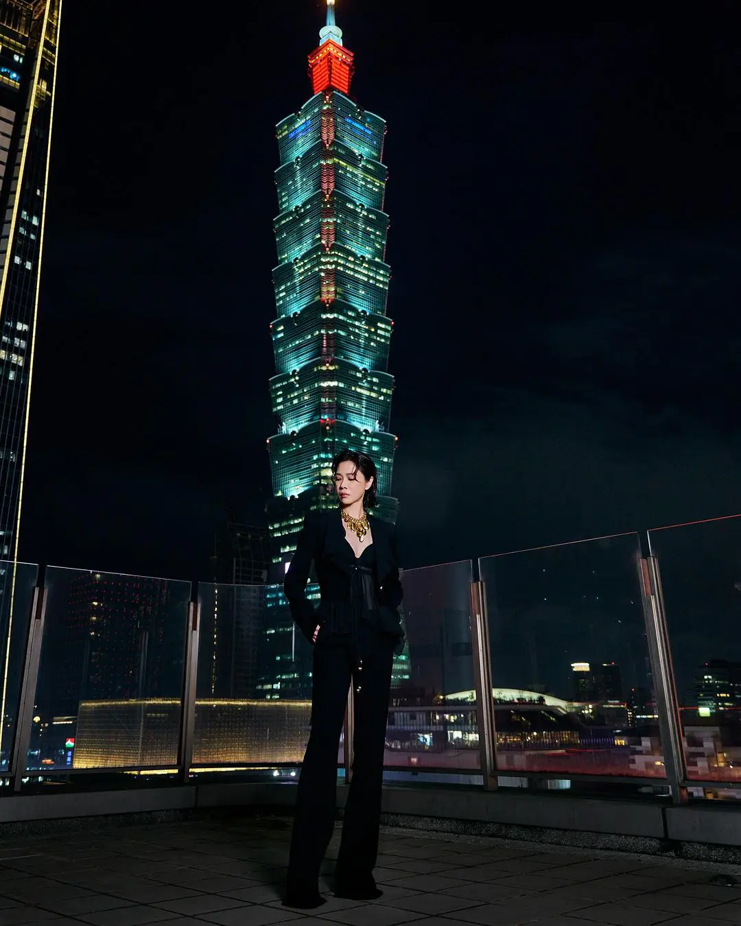 影后的戏外穿搭更时尚,谢盈萱和杨锦华的宣传《影后》造型太美丽 影后的戏外穿搭更时尚,谢盈萱和杨锦华的宣传《影后》造型太美丽