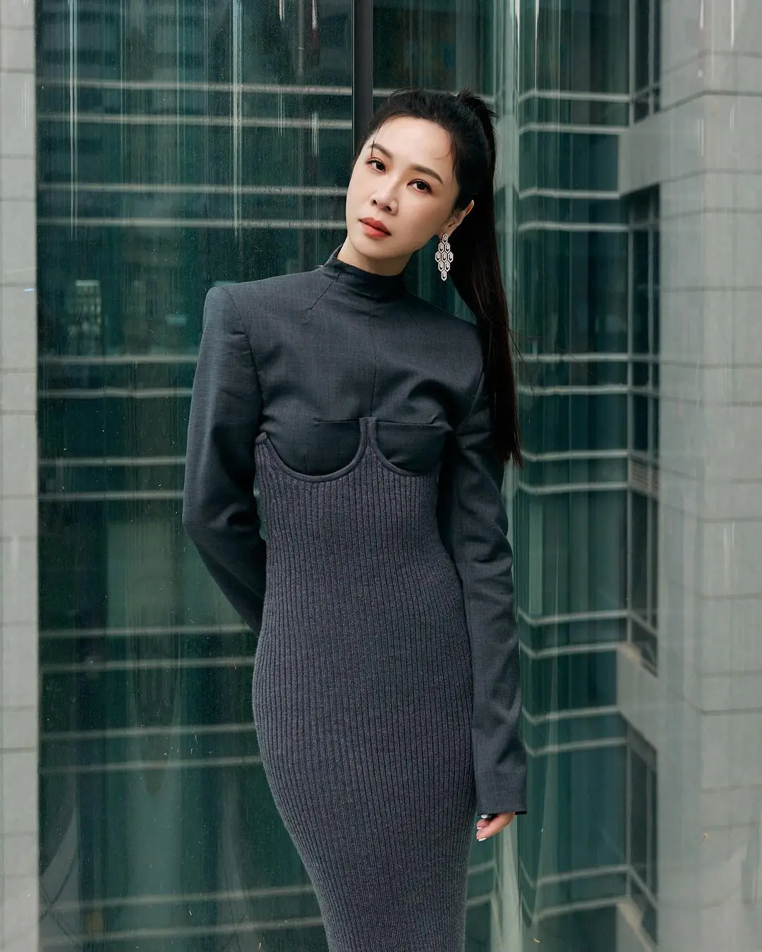 影后的戏外穿搭更时尚,谢盈萱和杨锦华的宣传《影后》造型太美丽 影后的戏外穿搭更时尚,谢盈萱和杨锦华的宣传《影后》造型太美丽