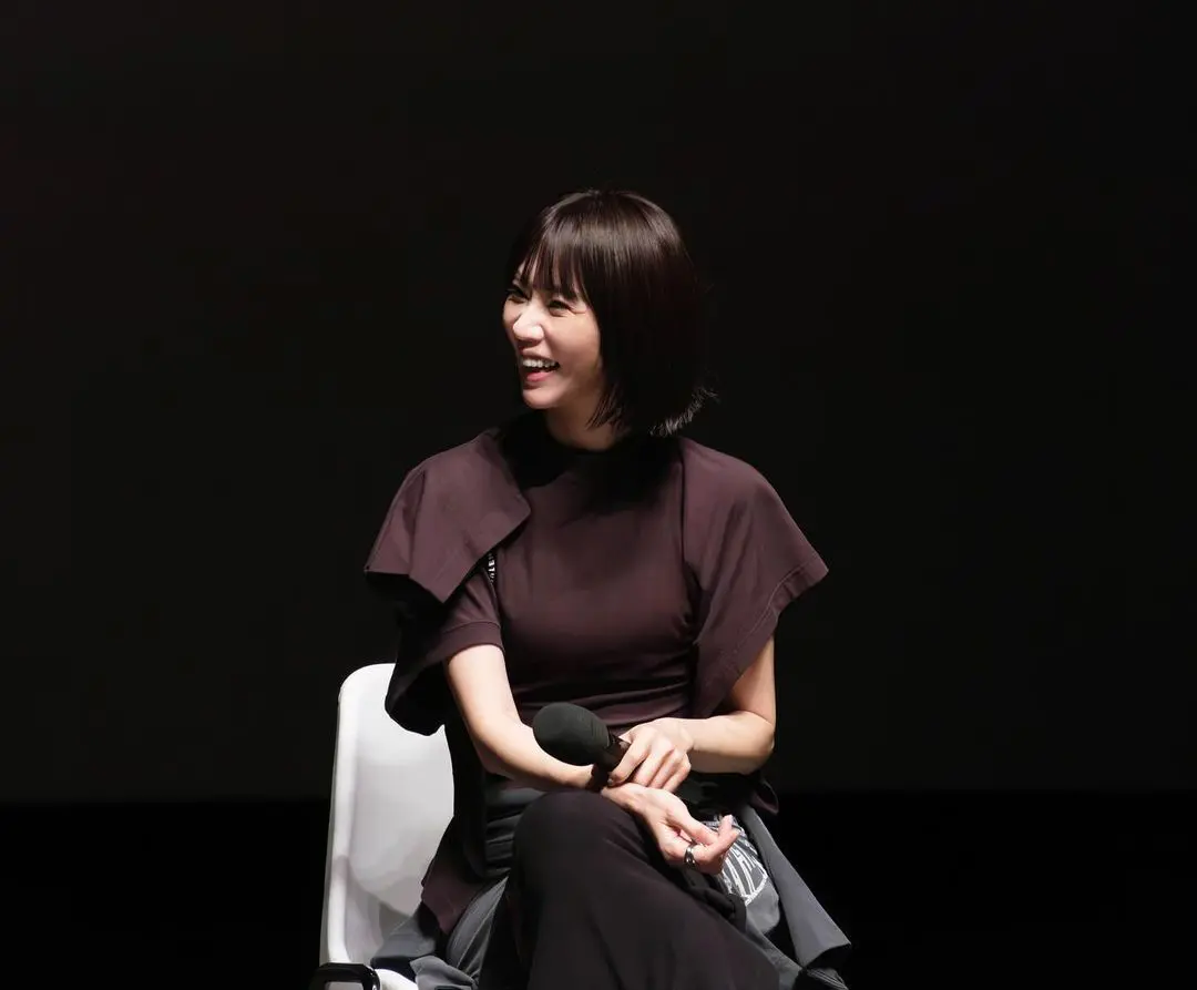 影后的戏外穿搭更时尚,谢盈萱和杨锦华的宣传《影后》造型太美丽 影后的戏外穿搭更时尚,谢盈萱和杨锦华的宣传《影后》造型太美丽