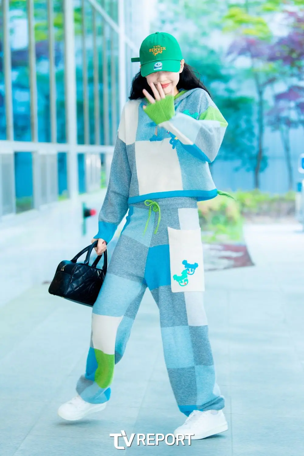 多次穿居家服上封面,Jennie成“最佳睡衣带货王” 多次穿居家服上封面,Jennie成“最佳睡衣带货王”