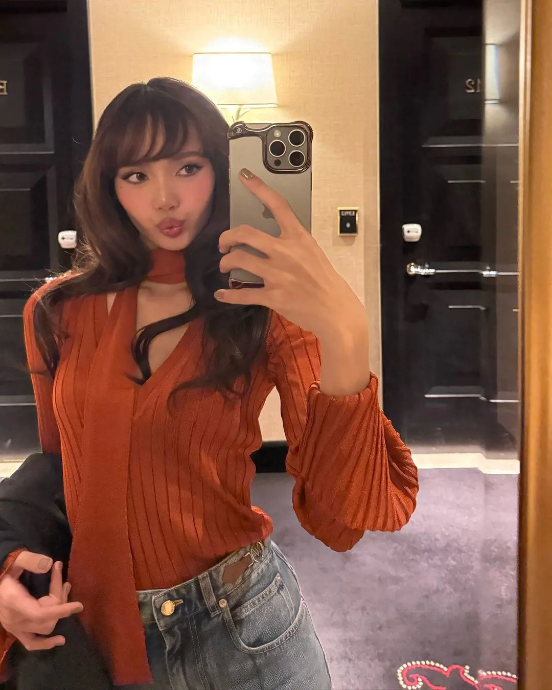 BLACKPINK不愧是时尚女团,Lisa、Jennie和Rosé各自活动的造型依然引领时尚 BLACKPINK不愧是时尚女团,Lisa、Jennie和Rosé各自活动的造型依然引领时尚