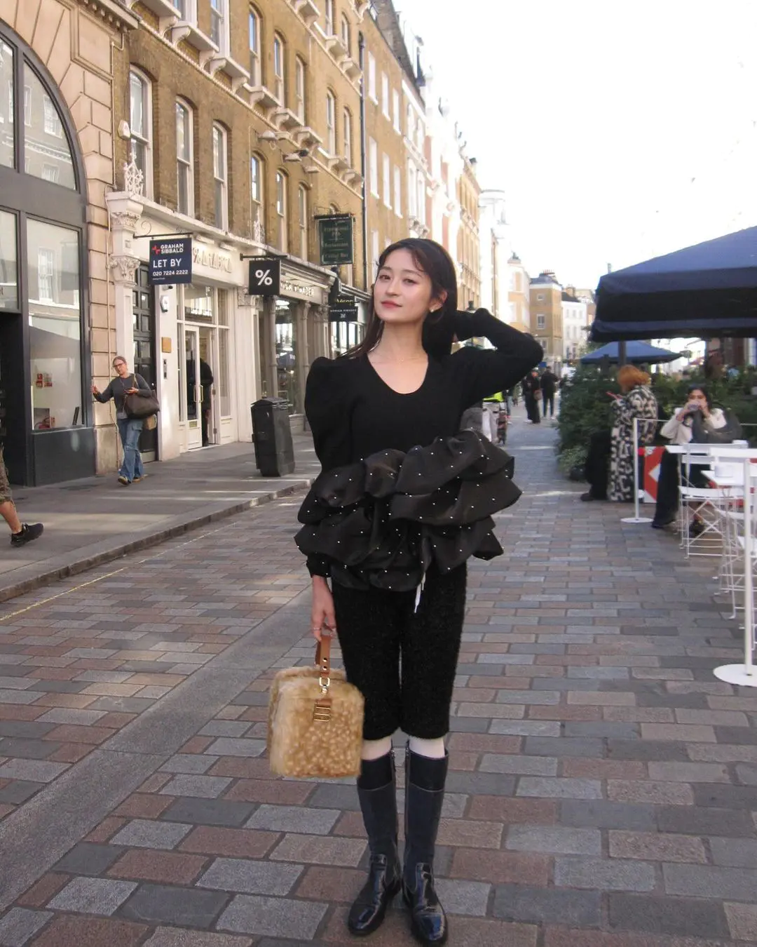 因为Jennie认识了日本服装品牌 Bibiy,发现创办人小松友结子好会穿 因为Jennie认识了日本服装品牌 Bibiy,发现创办人小松友结子好会穿