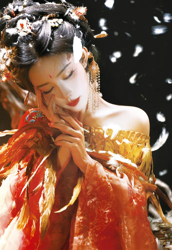 孟子义两套生日写真都好美啊,宜古宜今的明艳大美人! 孟子义两套生日写真都好美啊,宜古宜今的明艳大美人!