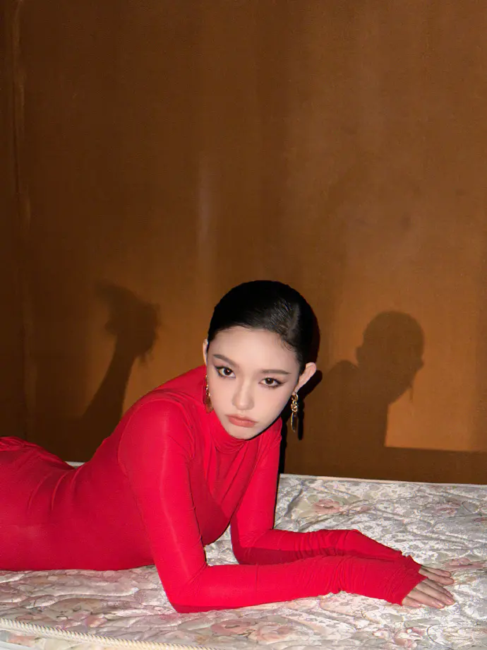 2024年12月林允的一些杂志美图 2024年12月林允的一些杂志美图