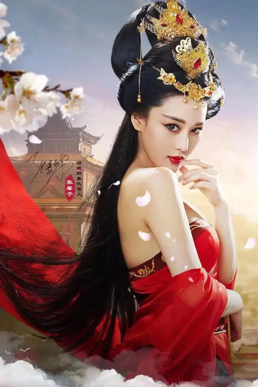 张馨予顶1斤重的金冠拍戏!曾经魔鬼身材是性感火辣的足球宝贝 张馨予顶1斤重的金冠拍戏!曾经魔鬼身材是性感火辣的足球宝贝