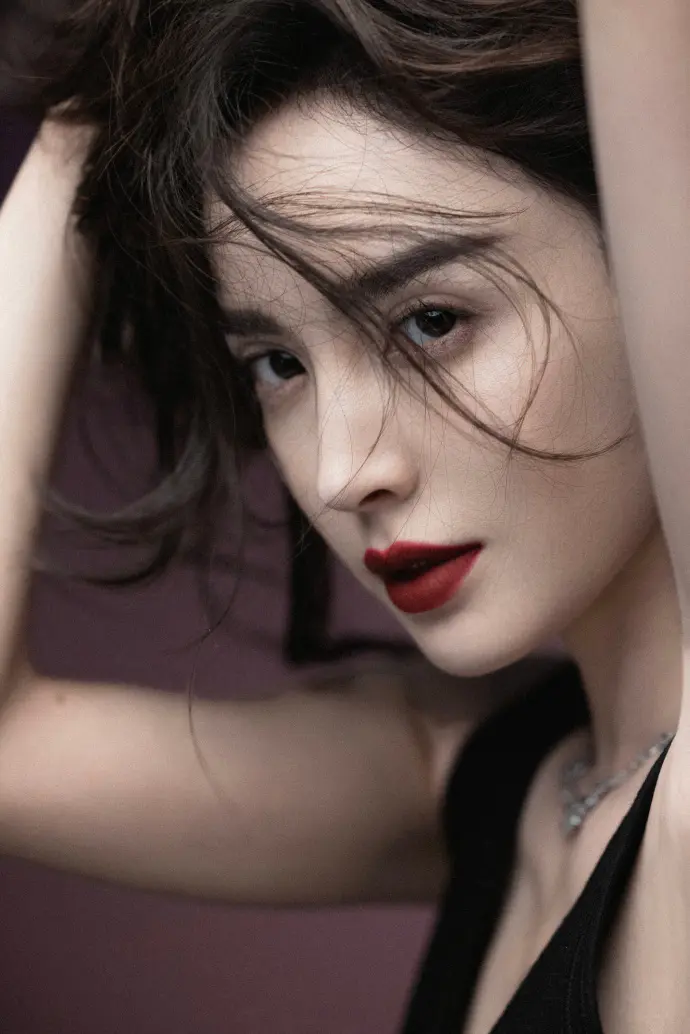 娜扎最近一周的时尚封面照片,你是懂性感的 娜扎最近一周的时尚封面照片,你是懂性感的