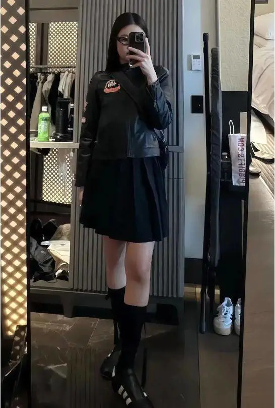 Jennie 和张元英都爱的“小腿袜穿搭”,真的火了! Jennie 和张元英都爱的“小腿袜穿搭”,真的火了!
