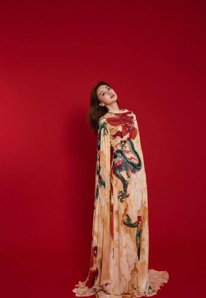 杨颖穿东方韵味的长裙晒美照,许久不见消瘦不少 杨颖穿东方韵味的长裙晒美照,许久不见消瘦不少