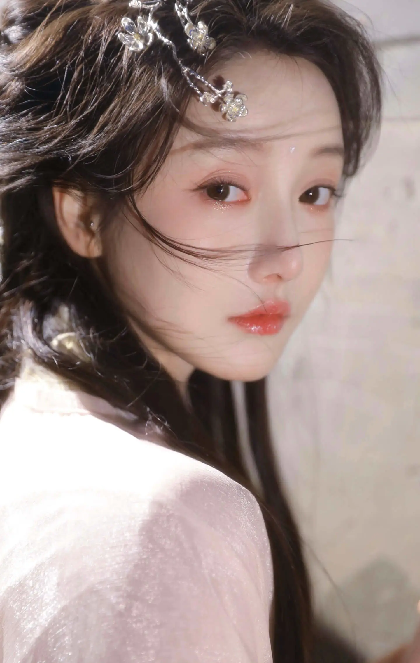 姜贞羽最新清冷古装写真送达 氛围感美女 姜贞羽最新清冷古装写真送达 氛围感美女