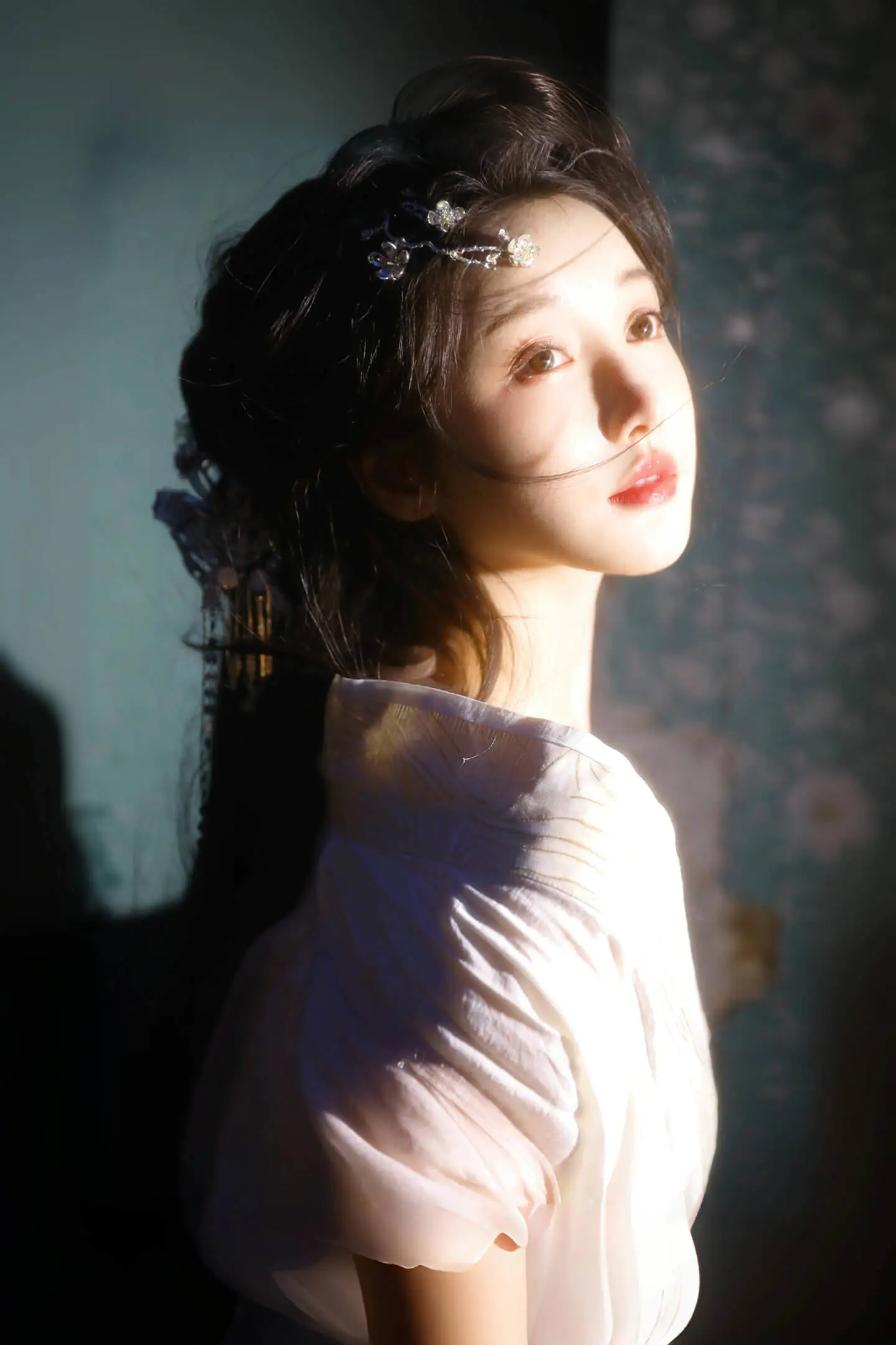 姜贞羽最新清冷古装写真送达 氛围感美女 姜贞羽最新清冷古装写真送达 氛围感美女