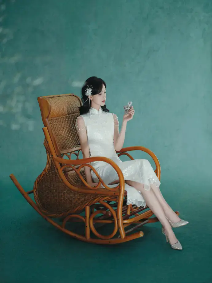 陈都灵旗袍造型封神!教科书级东方美学穿搭,这气质内娱独一份 陈都灵旗袍造型封神!教科书级东方美学穿搭,这气质内娱独一份