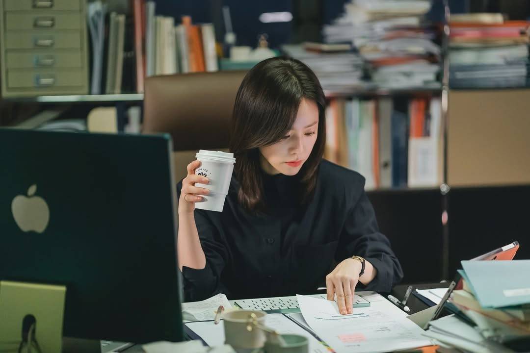 职场女王的西装杀疯了!韩志旼《我的完美秘书》穿搭每一套都想抄作业 职场女王的西装杀疯了!韩志旼《我的完美秘书》穿搭每一套都想抄作业